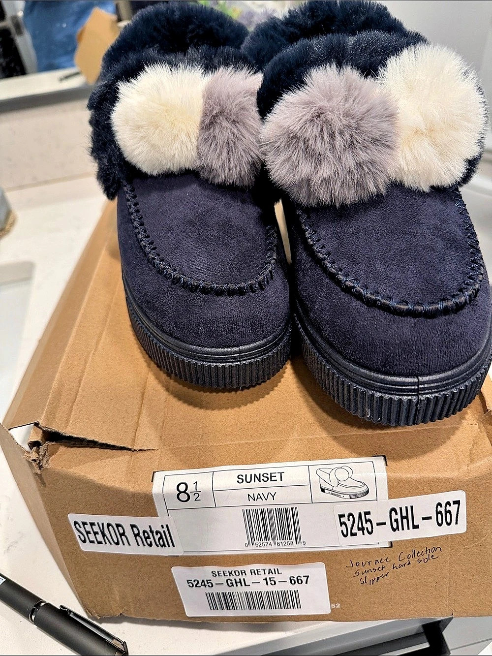 Sunset Pom Slippers in Blue & White US 8 .5NWT